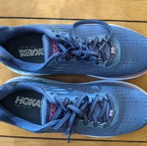 Hoka One One Clifton 9.5, Like New!